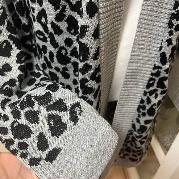 Nine West Leopard Cardigan SIZE M. - Picture 10 of 14